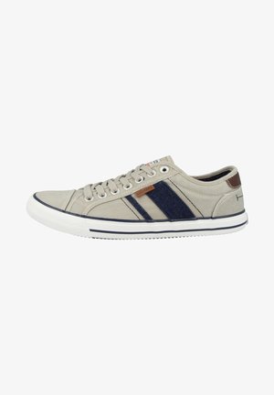 Canvas sneakers in light beige with navy stripes, round toe, rubber sole, and contrasting brown heel. Features metal eyelets and laces.