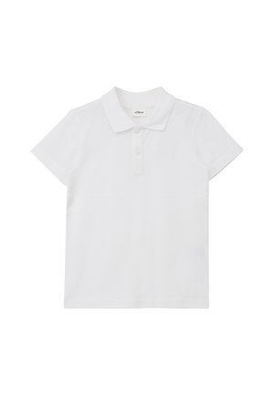 Biała koszulka polo z krótkim rękawem, kołnierzykiem i dwukolorowym plisowaniem zapinanym na dwa guziki, z małym haftowanym logo na piersi.