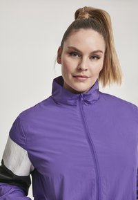 Urban Classics LADIESCRINKLE TRACK  - Vjetrovka - ultraviolet/blk/wht