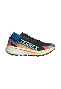 Schwarzer Sportschuh mit einem Mesh-Obermaterial, blauen, orangefarbenen und gelben Akzenten, gepolsteter Sohle und strukturiertem Profil für Traktion. Markenlogo sichtbar.