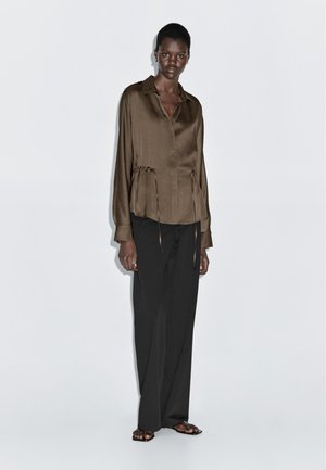 Massimo Dutti FLOWING LONG SLEEVE WITH WAIST DETAIL - Skjortebluser - dark brown