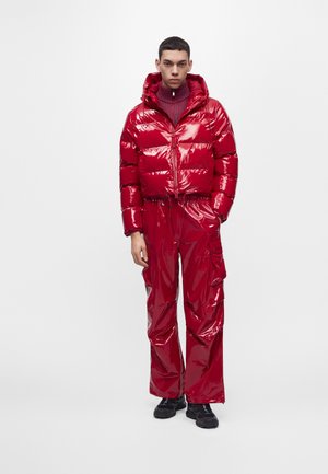 Rains, ALTA SHORT PUFFER JACKET UNISEX - Зимно яке - red gloss