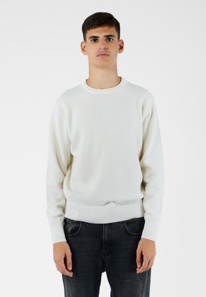 - Sweter