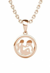 Collana in oro rosa con pendente circolare che presenta silhouette ritagliate di due figure. I collegamenti della catena sono ovali e lucidi.
