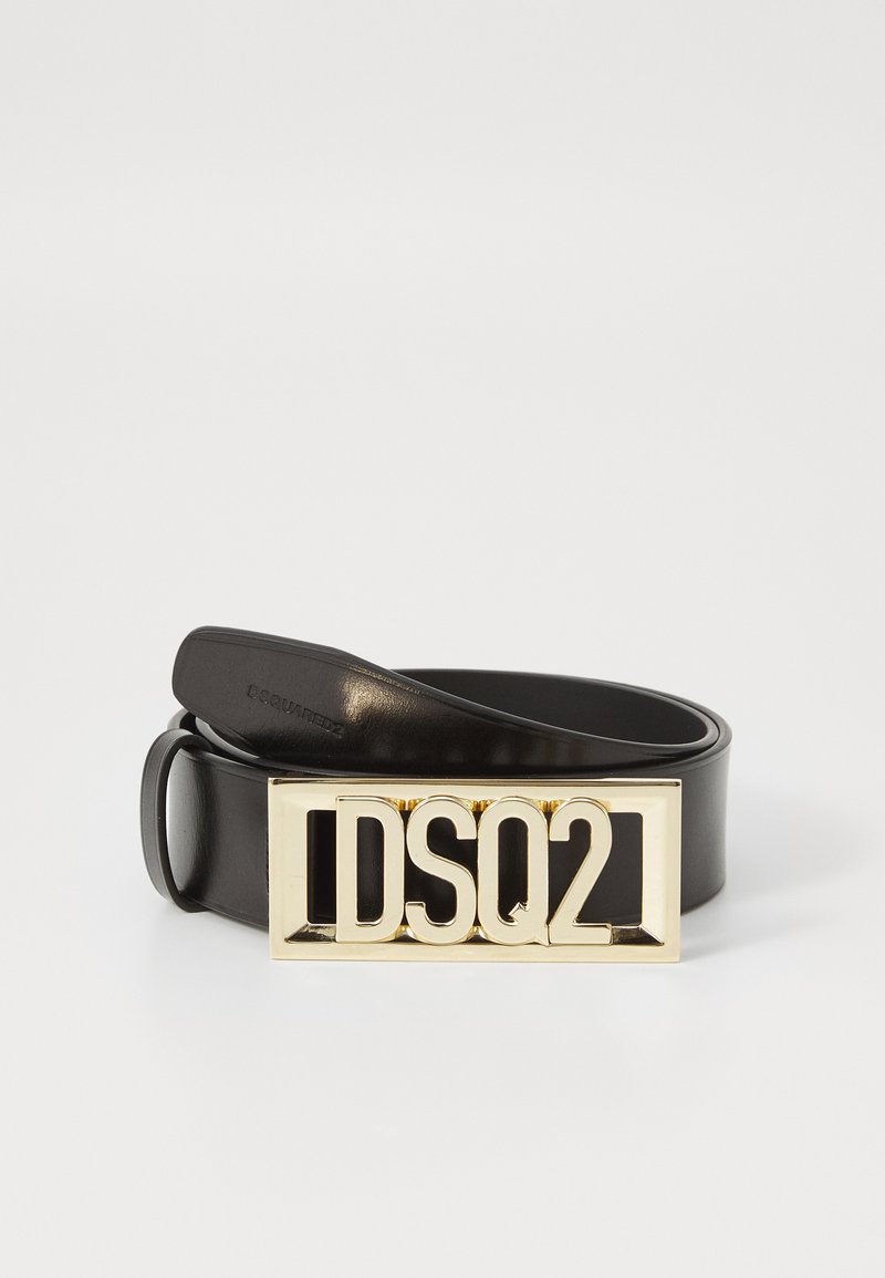 Pânza de piele neagră cu o cataramă rectangulară mare, de culoare aurie, cu inscriptionarea "DSQ2" în litere îndrăznețe. Textură netedă, design clasic.