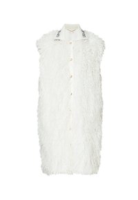Faux-Fur-Weste in Weiß, mit geripptem Kragen, goldenen Knöpfen und einer strukturierten, wuscheligen Oberfläche. Ohne Ärmel, knielanger Schnitt.