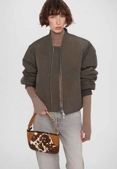 Won Hundred OPAL - Ziemas jaka - black olive