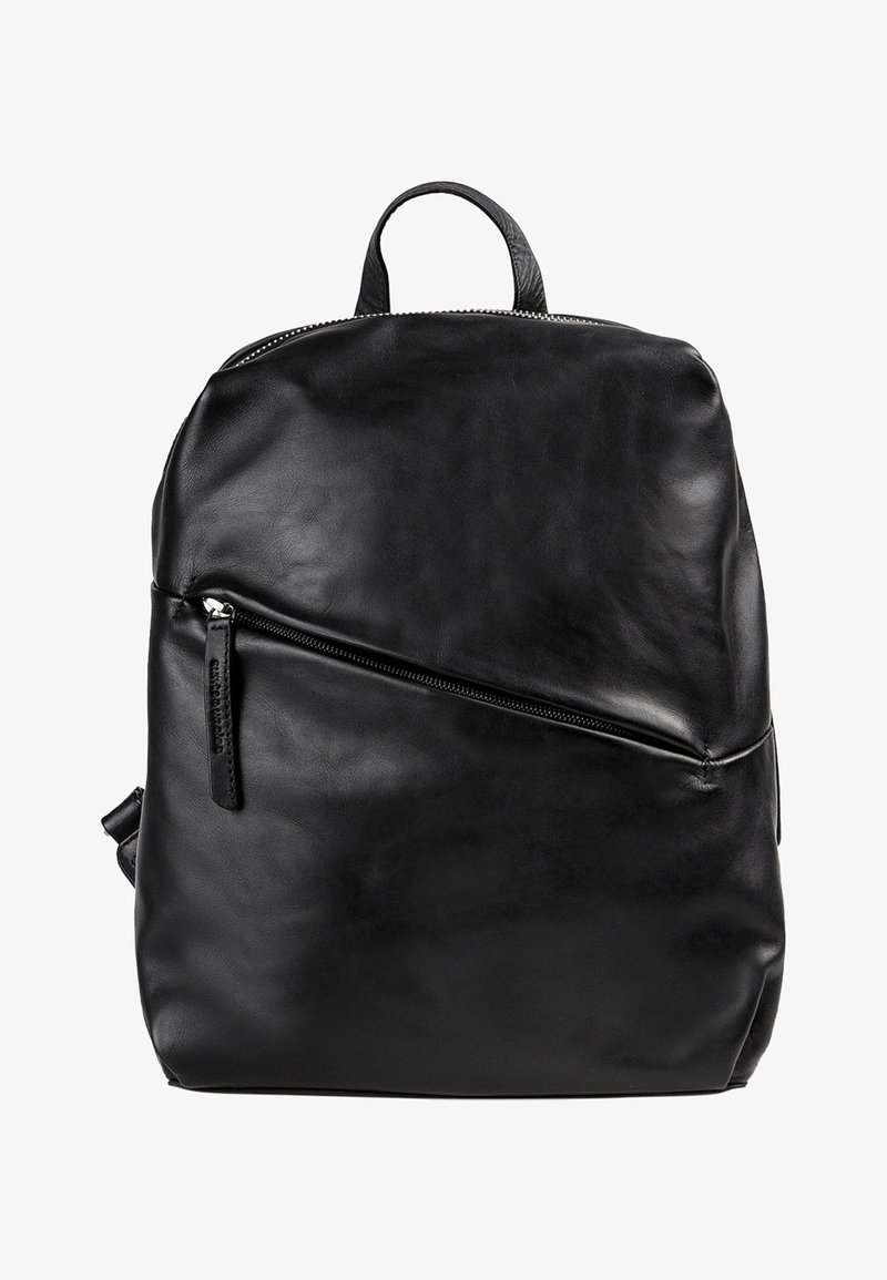 Schwarzer Leder-Rucksack mit glatter Textur, geschwungenem Design und diagonaler Reißverschlusstasche. Verfügt über einen oberen Griff und verstellbare Träger.