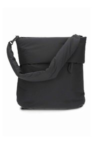Sac épaule noir matelassé avec rabat à rabat et sangle réglable. Fabriqué en tissu doux, présentant un design simple et minimaliste.