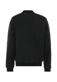 Giacca bomber nera realizzata in materiale leggero, con chiusura a zip, polsini e orlo a coste, con un design semplice e privo di decorazioni.
