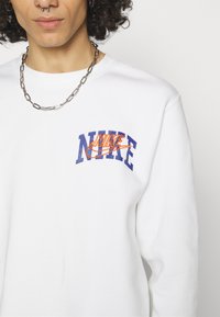 Nike Sportswear Sweatshirt - white