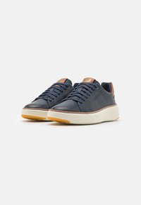 Cole Haan GRANDPRO TOPSPIN - Sneakers laag - navy blazer/british tan/ivory