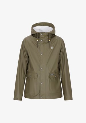 Oliwkowa wodoodporna kurtka z kapturem, z przodu na zatrzaski, dwie kieszenie z przodu oraz regulowane sznurki. Zawiera logo na klatce piersiowej.