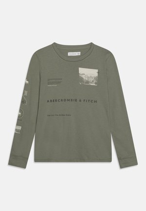 Oliwkowa zielona koszula z długim rękawem z napisem "Abercrombie & Fitch", czarnymi grafikami Kalifornii oraz nadrukiem zdjęcia miasta na piersi i rękawie.