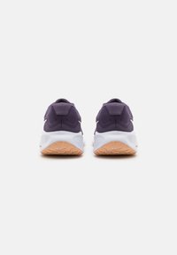 Nike Performance REVOLUTION 7 - Scarpe da corsa su strada - dark raisin/crimson tint/white/hot punch