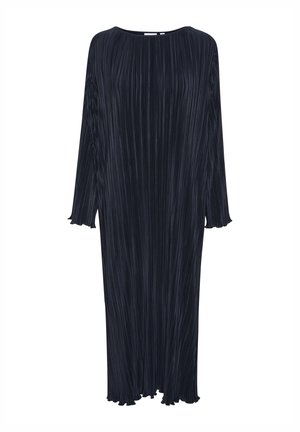 Vestido largo de color azul marino con textura plisada, mangas anchas y escote redondeado. La tela cae suelta hasta el suelo con un dobladillo acampanado.