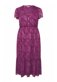 Lila klänning med korta ärmar, knaplåda, texturerat blommönster och en lager på lager fåll, tillverkad av lätt, genomskinlig tyg.