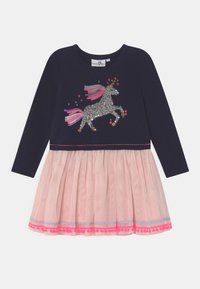 Marinblå långärmad klänning med en rosa tylskjol, som har en silverglittrande enhörningsdesign, färgglada detaljer och dekorativa kanter.