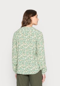 Part Two TONNIEPW  - Blusa - desert/sage