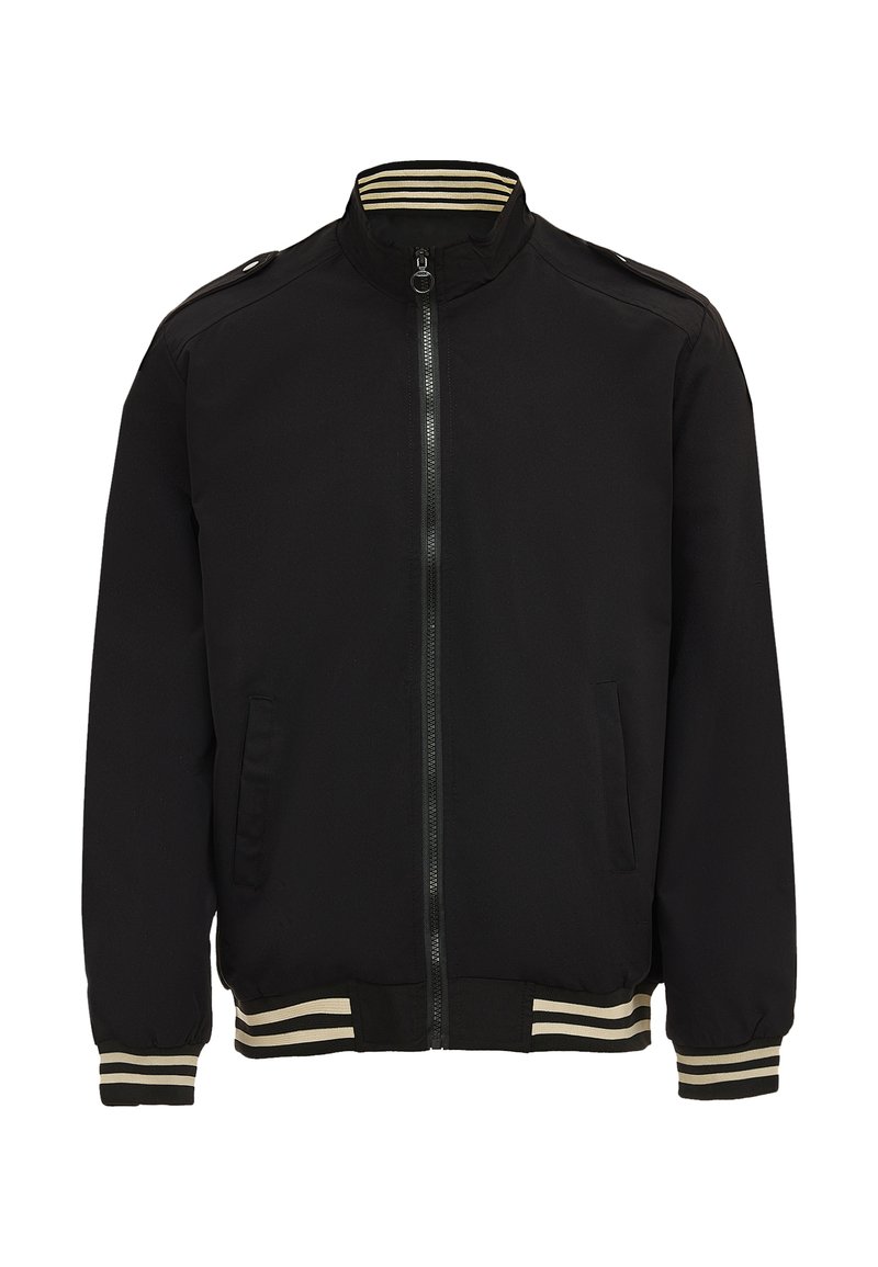 Schwarze Bomberjacke mit Reißverschluss, geripptem Kragen und Bündchen sowie subtilen gestreiften Akzenten. Verfügt über zwei seitliche Taschen. Glatte Stofftextur.