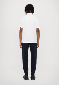EA7 Emporio Armani Pólóing - white