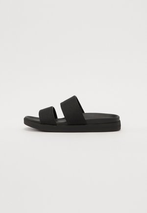 Μαύρες πλατφόρμες σάνδαλα με δύο ρυθμιζόμενους υφασμάτινους ιμάντες, υφαντή επάνω επιφάνεια και παχιά καουτσούκ σόλα για άνεση και στήριξη.