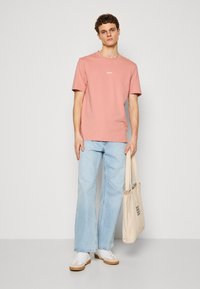 BOSS TCHUP - T-Shirt basic - open pink