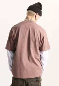 Vans SALTON LOOSE FIT  - T-shirt basic - medium brown