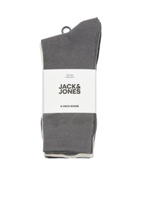 Vijfpack katoenen sokken in verschillende tinten grijs en crème met een eenvoudige geribbelde structuur. Verpakt met een merkband van papier.