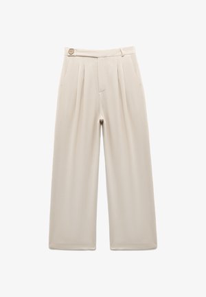 Beige weite Hosen mit vorderen Falten, einem Knopfverschluss und seitlichen Taschen. Hergestellt aus weichem, glattem Stoff mit einer taillierten Silhouette.