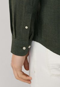 Façonnable FLAN HERRING - Camisa - khaki green