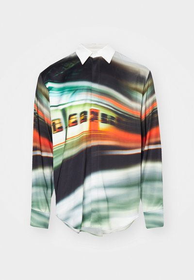 Langærmet skjorte med et levende, abstrakt mønster i grønne, orange og sorte nuancer. Kravlet design med en glat, let tekstur.