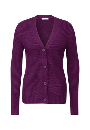Cardigan en tricot violet avec un col en V, texture côtelée et cinq boutons sur le devant, présentant des motifs diagonaux sur le tissu.