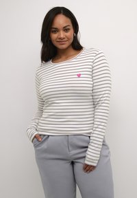 Kaffe Curve KCLIA - Långärmad tröja - chalk grey fuchsia heart