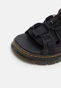 Dr. Martens TRACT XTRM UNISEX - Sandále na chodenie - black
