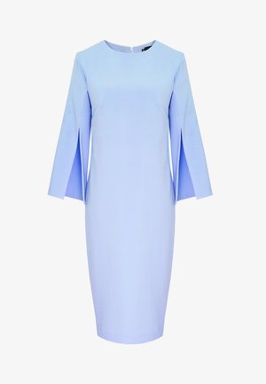 Jasnoniebieska sukienka do kolan z okrągłym dekoltem i długimi rękawami z przednimi rozcięciami, tworzącymi efekt falowania.