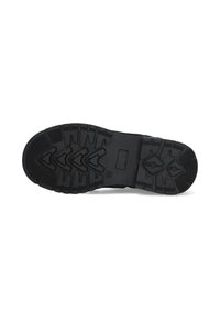 Suola di scarpa nera con un modello di battistrada profondo caratterizzato da chevron, scanalature e forme geometriche su uno sfondo bianco.