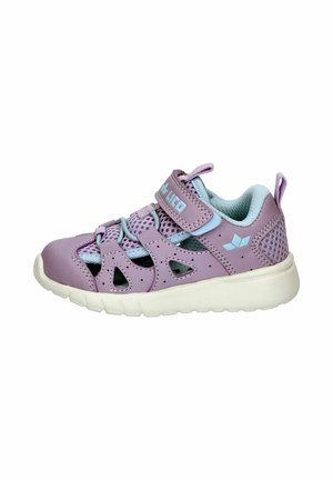 Lila Kindersneaker mit atmungsaktivem Mesh, verstellbarem Riemen, Zuglasche und weißer Sohle, entworfen für aktive Nutzung.