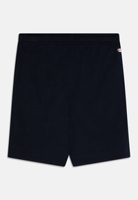 Pantalones cortos de algodón en color azul marino con una cintura elástica. Presenta un pequeño logo en la esquina y bordes limpios con dobladillo. Textura suave.