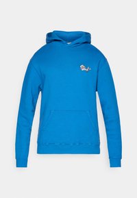 Μπλε φούτερ από μαλακό ύφασμα μίξης βαμβακιού. Διαθέτει μπροστινή τσέπη και κεντητό σχέδιο στο στήθος. Ρυθμιζόμενη κουκούλα με κορδόνι.