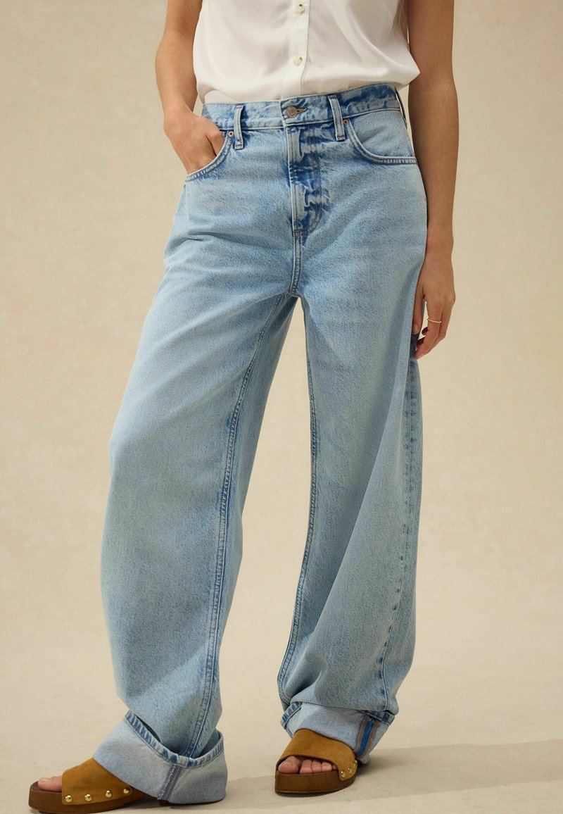 Next TALL FIT - BOYFRIEND TURN UP - Džinsi ar taisnām starām - bleach