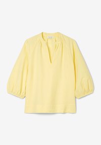 Żółta lniana bluzka z dekoltem w kształcie litery V, marszczeniami na ramionach i rękawami 3/4 w stylu puff. Gładka faktura i luźny krój.