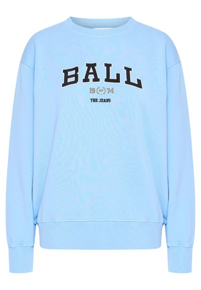 Lyseblå hettegenser med lange ermer, ribbestrikkede mansjetter og krage. Har svart og gull tekst: "BALL 1974 THE JEANS." Avslappet passform.
