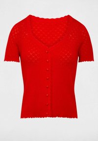 Cardigan rosso a maniche corte con scollatura a V, motivo lavorato a maglia testurizzato, bordi ondulati e sei bottoni sulla parte anteriore.