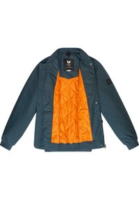 Mėlynas išorinis švarkas su oranžiniu kviltuotu pamušalu. Savybės: iškeltos apykaklės, metaliniai spaustukai ir tekstūruota audinio paviršius.