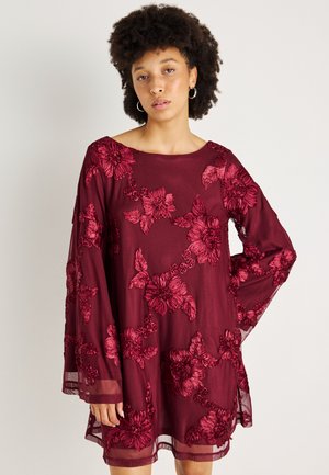 WIDE FLOWY MINI DRESS - Koktailové šaty/večierkové šaty - burgundy