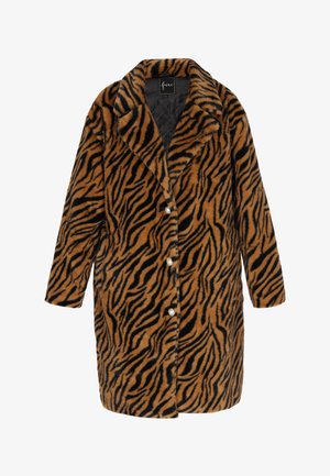 Cappotto in pelliccia sintetica con un motivo a strisce di tigre nere e arancioni, dotato di colletto a punta, chiusura con bottoni e maniche di lunghezza media.