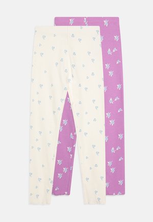 To par med leggings: en kremfarget med blå blomstermønster, og en lilla med hvitt blomstermønster. Begge har ribbet tekstur og elastiske midjebånd.