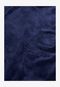 Niewybrane, rich navy