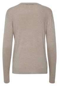 Beige langärmliger Strickpullover mit Rundhalsausschnitt, der eine glatte Textur und gerippte Bündchen aufweist. Schlichtes Design, keine sichtbaren Muster oder Akzente.